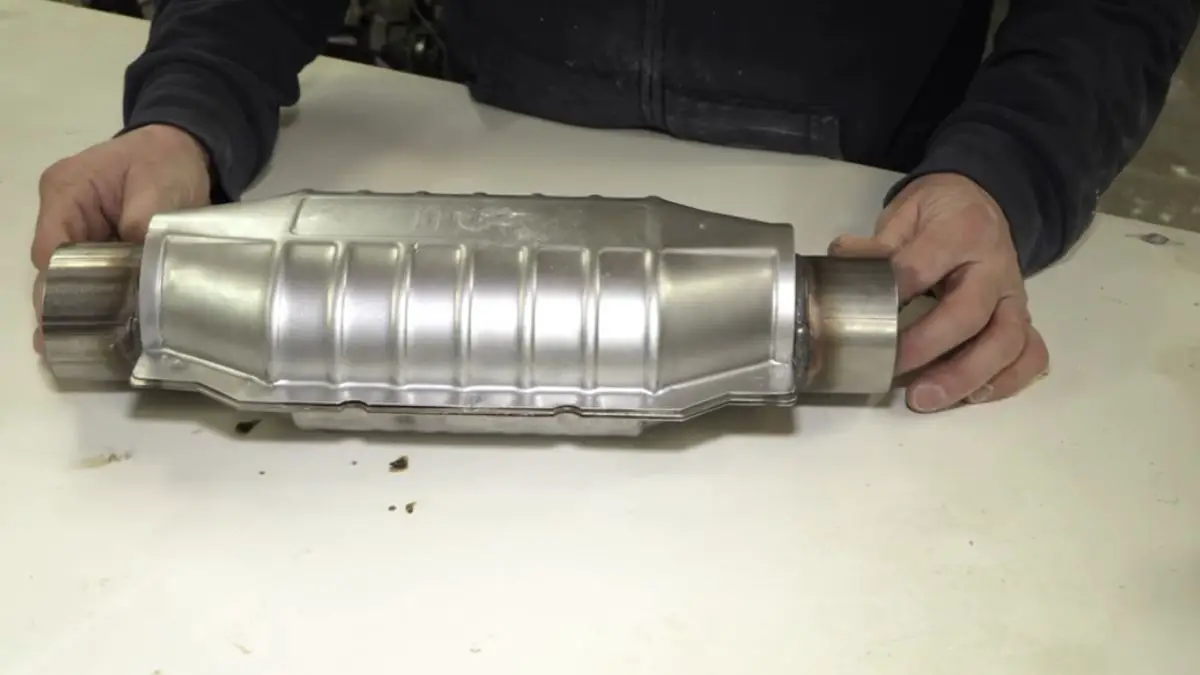 Can a bad catalytic converter cause a car to stall?